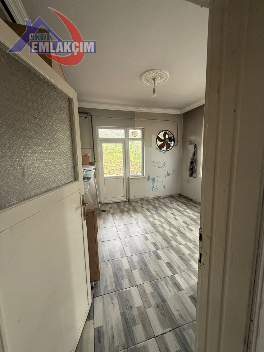 KIŞLA MEVKİNDE İŞÇİLER İÇİN UYGUN KİRALIK BİNA