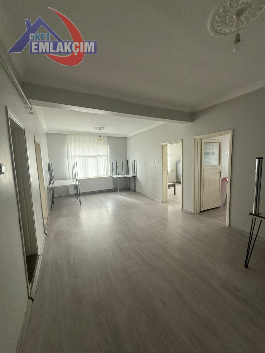 KIŞLA MEVKİNDE İŞÇİLER İÇİN UYGUN KİRALIK BİNA