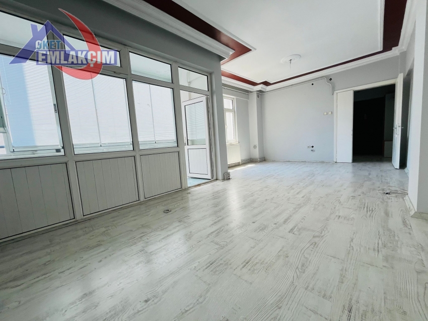 AKARCADA SİTE İÇERİSİNDE SATILIK 3+1 DAİRE