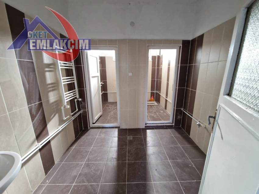 KIŞLA MEVKİNDE İŞÇİLER İÇİN UYGUN KİRALIK BİNA