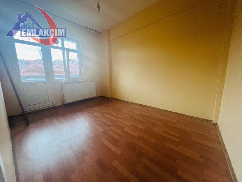 ERDEMİR CADDESİ ÜZERİNDE 3+1 KİRALIK DAİRE