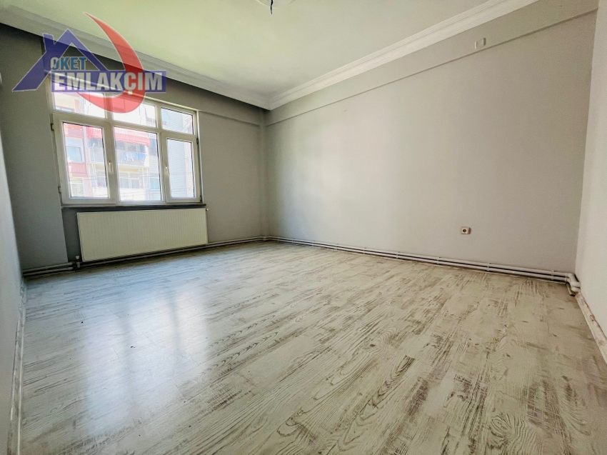 AKARCADA SİTE İÇERİSİNDE SATILIK 3+1 DAİRE