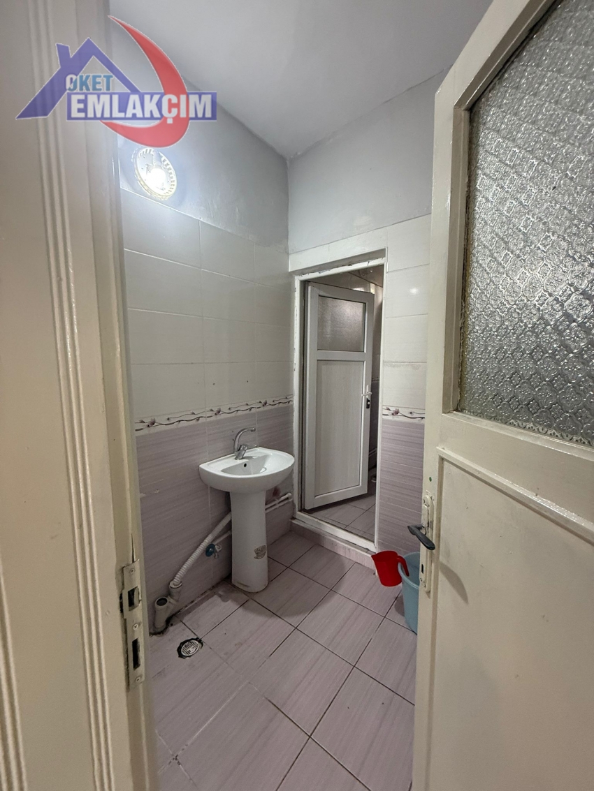 KIŞLA MEVKİNDE İŞÇİLER İÇİN UYGUN KİRALIK BİNA