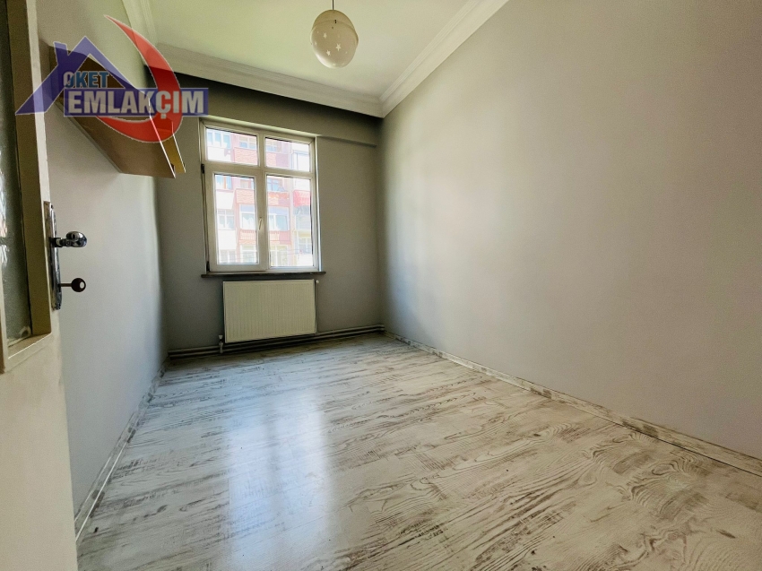 AKARCADA SİTE İÇERİSİNDE SATILIK 3+1 DAİRE