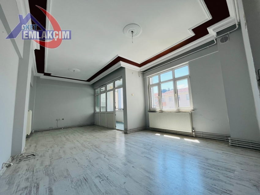 AKARCADA SİTE İÇERİSİNDE SATILIK 3+1 DAİRE