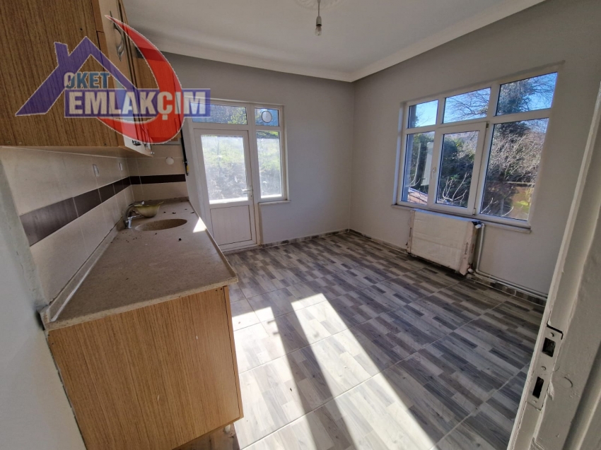 KIŞLA MEVKİNDE İŞÇİLER İÇİN UYGUN KİRALIK BİNA