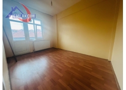 ERDEMİR CADDESİ ÜZERİNDE 3+1 KİRALIK DAİRE