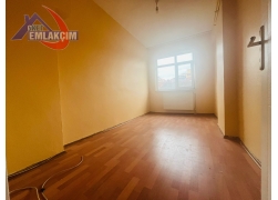 ERDEMİR CADDESİ ÜZERİNDE 3+1 KİRALIK DAİRE